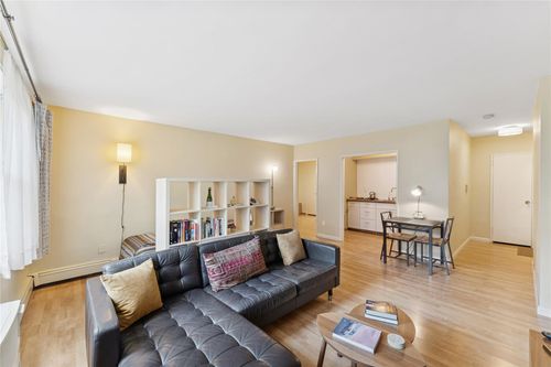 apt-f5-61 Maine Ave, Rockville Centre, NY, 11570-3634 | Card Image