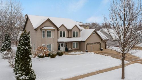 4928 W Evergreen Street, Franklin, WI, 53132 | Card Image