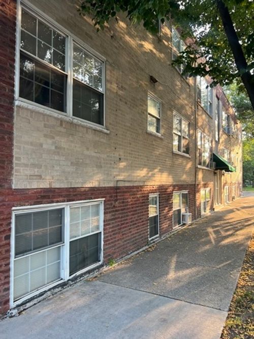 1-5205 W Drummond Pl, Chicago, IL, 60639-1528 | Card Image