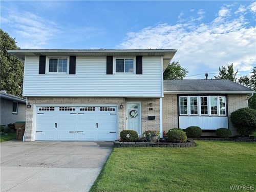 27 Mckenzie Ct, Cheektowaga, NY, 14227-3236 | Card Image
