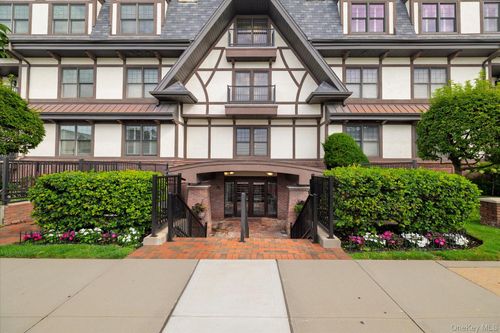100-77 Maple Avenue, Hempstead, NY, 11570 | Card Image