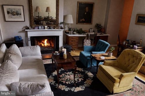 2r-217 Church St, PHILADELPHIA, PA, 19106-4539 | Card Image