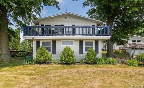 4991 Lakeview Dr, Coral, MI, 49322-9726 | Card Image