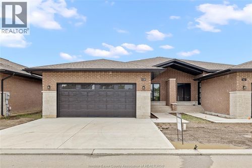 542 Lily Mac Blvd, Windsor, ON, N9E0B1 | Card Image
