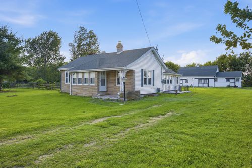 22418 Oak Grove Rd, Harvard, IL, 60033-9105 | Card Image