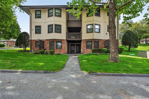 b-3 Hampton Ct, Yorktown Heights, NY, 10598-1433 | Card Image