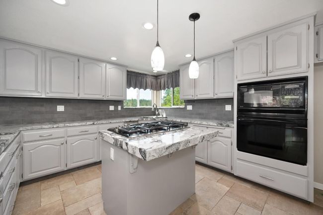 285 Fairidge Dr, House other with 4 bedrooms, 3 bathrooms and null parking in Applegate CA | Image 6