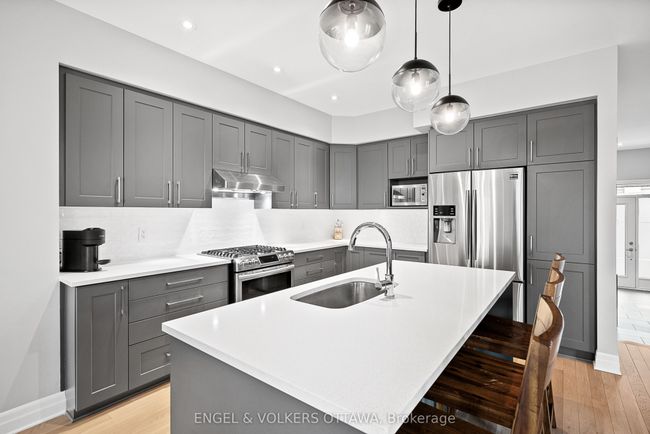 844 Quartet Ave, House attached with 4 bedrooms, 3 bathrooms and 2 parking in Gloucester ON | Image 4