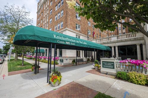 812-1028 E Juneau Avenue, Milwaukee, WI, 53202 | Card Image