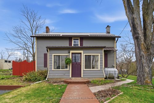 8 Ewart St, Yarker, ON, K0K3N0 | Card Image