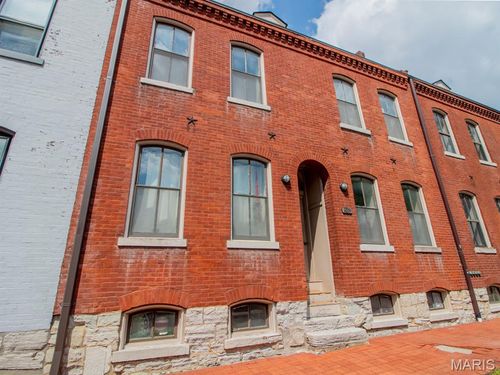 2009 S 11th St, Saint Louis, MO, 63104-3840 | Card Image