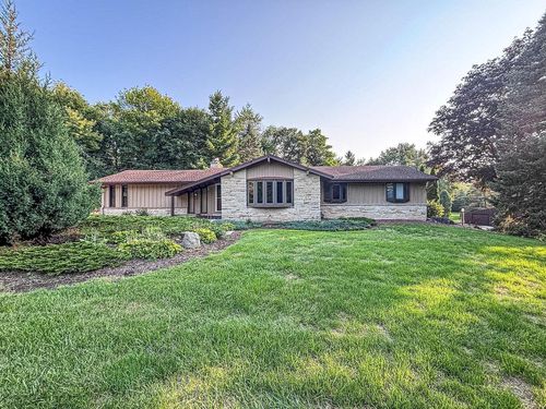 W228S5955 Arrow Ridge Road, Waukesha, WI, 53189 | Card Image
