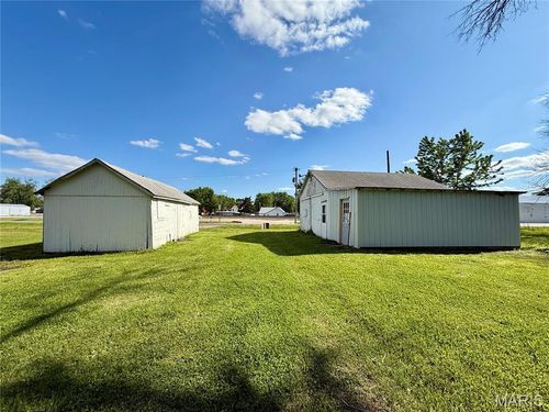 409 Cleveland St, Shelbina, MO, 63468-1011 | Card Image
