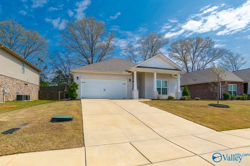 125 River Springs Ct, New Market, AL, 35761-7781 | Card Image