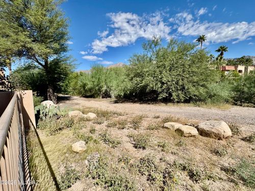 2109-5675 N Camino Esplendora, Tucson, AZ, 85718-4583 | Card Image