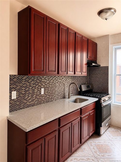 1939 Ellis Ave, Bronx, NY, 10472-5096 | Card Image