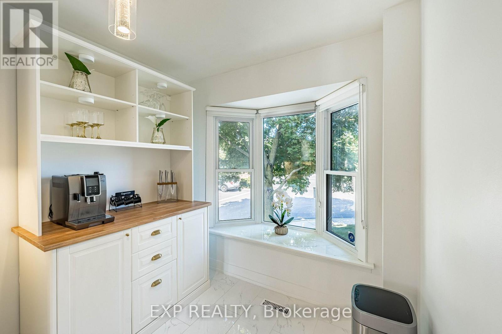 Residential in Burlington (Headon) 3