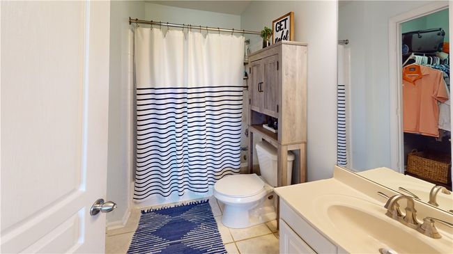 Primary bath with tiled shower/tub | Image 18