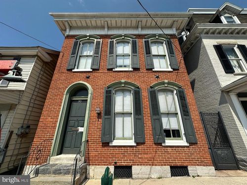 32 E Baltimore St, GREENCASTLE, PA, 17225-1202 | Card Image