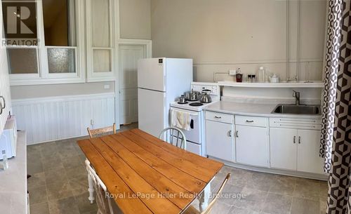 34 Ontario St, Stratford, ON, N5A3G8 | Card Image