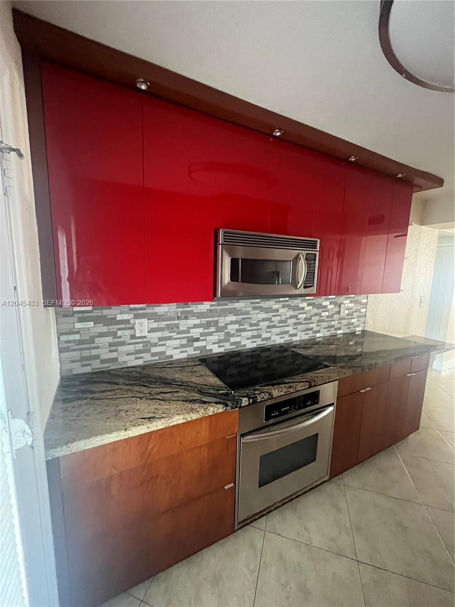 Residential Lease in North Miami Beach 2