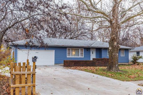 102 Navarre St, Rossville, KS, 66533-9647 | Card Image