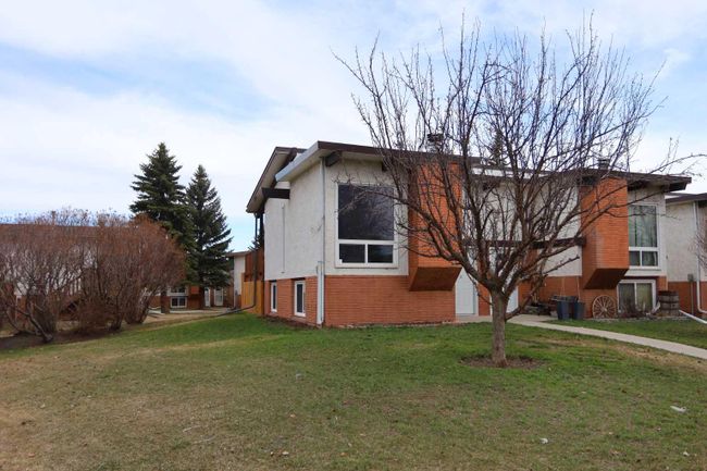 241 Pinemont Road Ne, Home with 2 bedrooms, 1 bathrooms and 1 parking in Calgary AB | Image 18