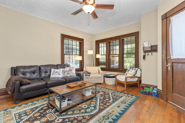 Living Room - unit 829 | Image 36