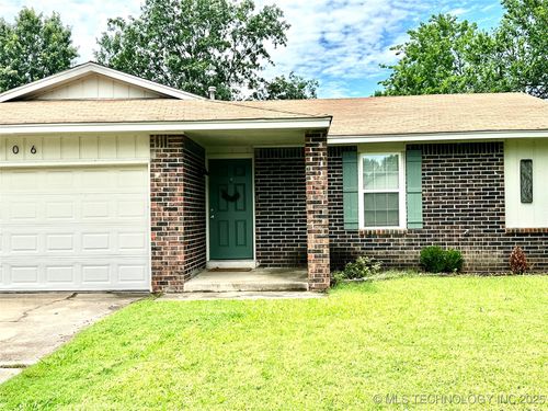 8106 N 120th East Ave, Owasso, OK, 74055-2606 | Card Image