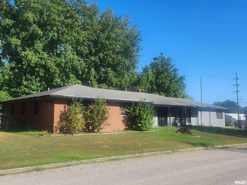 8 Patton Dr, Pinckneyville, IL, 62274-1157 | Card Image