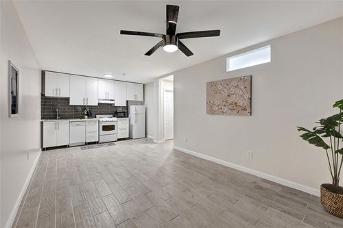 apt-5-1607 Welch St, Houston, TX, 77006-1758 | Card Image