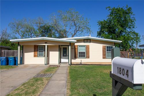 1804 N Mckinley St, Beeville, TX, 78102-2425 | Card Image