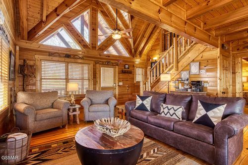 1111 Towering Oaks Dr, Sevierville, TN, 37876-2548 | Card Image