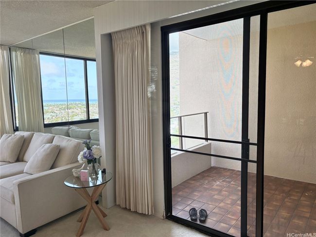 Good size covered lanai | Image 7