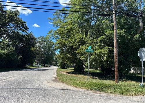 65 Landscape Dr, Wheatley Heights, NY, 11798-1418 | Card Image