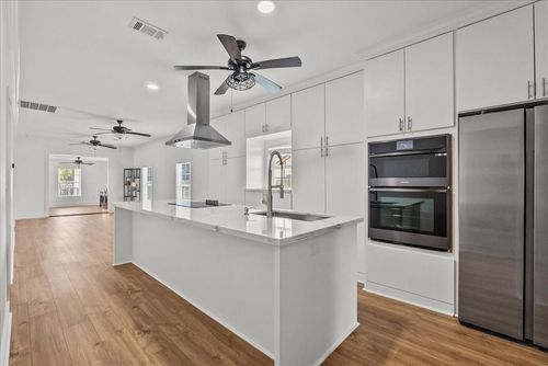 7013 Corsicana St, Houston, TX, 77020-7523 | Card Image