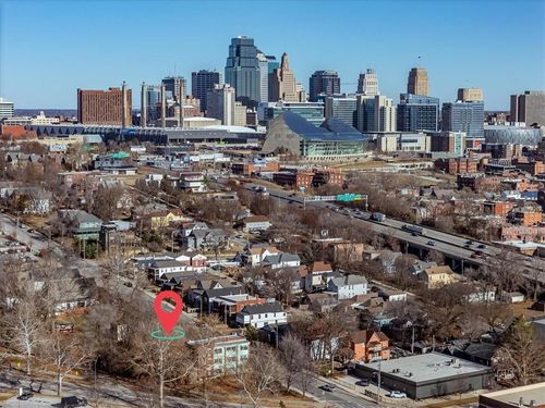 2024 Summit St, Kansas City, MO, 64108-2112 | Card Image