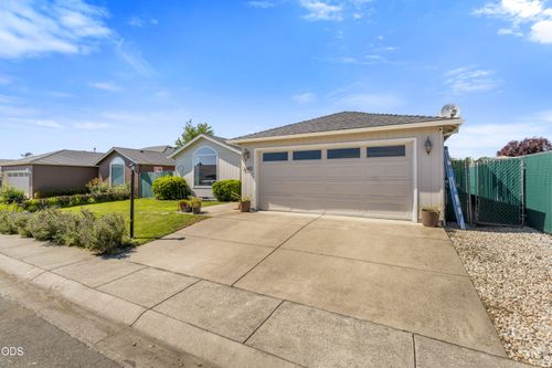 2343 New Haven Dr, Central Point, OR, 97502-3577 | Card Image