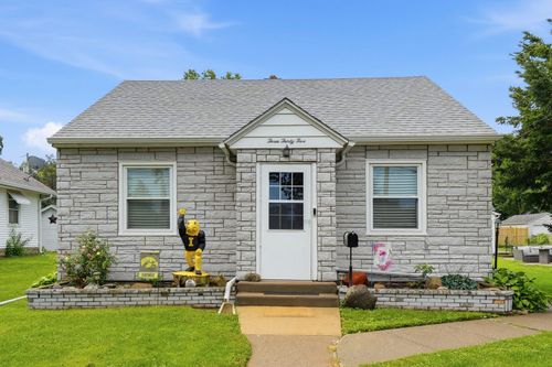 335 W 30th Street, Davenport, IA, 52803 | Card Image