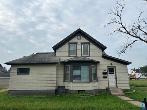 109 Ne 4th St, Madison, SD, 57042-2248 | Card Image