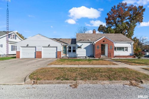 631 Chase St, Hillsboro, IL, 62049-1537 | Card Image