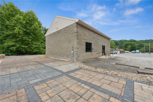 2704 Lincoln Way, White Oak, PA, 15131-2806 | Card Image