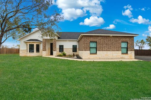 128 Hidden Ranch Ct, Floresville, TX, 78114-0059 | Card Image