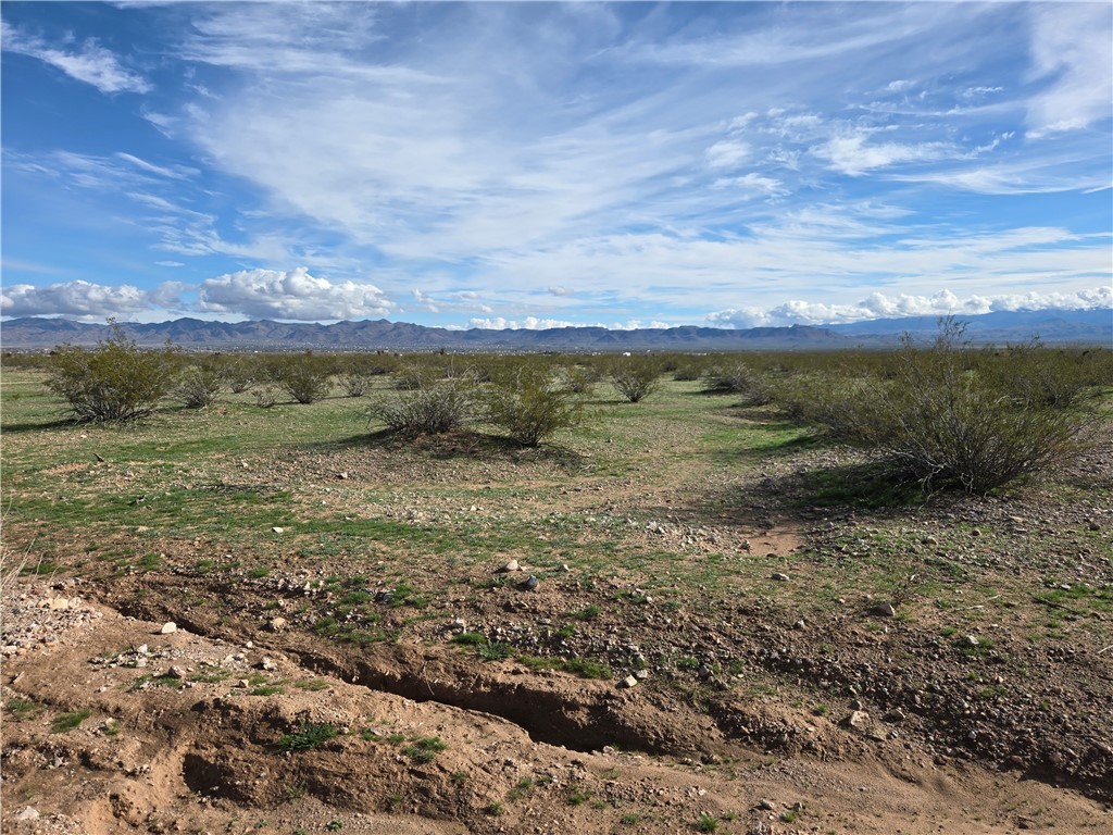 Land in Golden Valley 5