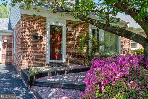 2215 Dixie Dr, YORK, PA, 17402-2354 | Card Image