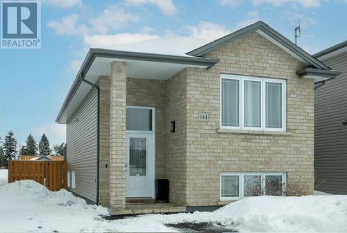 144 Cougar Cres, Thunder Bay, ON, P7C0B8 | Card Image