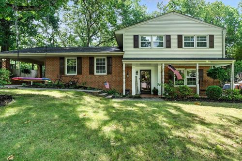 2831 W Club Dr, Salem, VA, 24153-6827 | Card Image