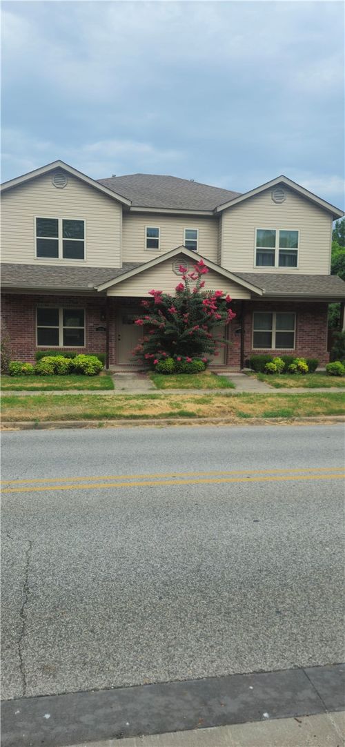 1524 N Leverett Ave, Fayetteville, AR, 72703-6026 | Card Image
