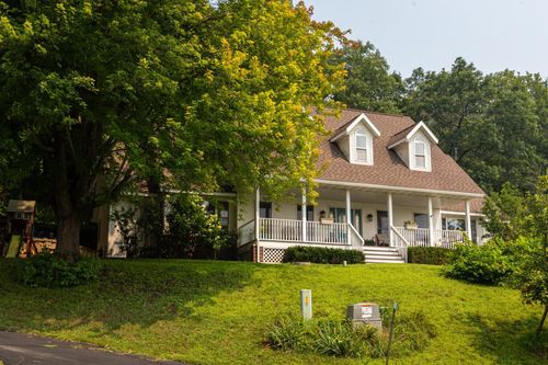 551 Bluff Dr, La Crescent, MN, 55947-9744 | Card Image