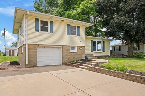 604 3rd St, Sherrard, IL, 61281-7704 | Card Image